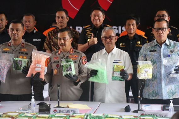 Sinergi Bea Cukai dan Polisi Ungkap Peredaran Narkotika di Indonesia - JPNN.COM