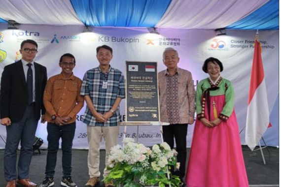 Kedubes Korea di Indonesia Bawa Bantuan untuk Akademi Hangeul Baubau di Sultra - JPNN.COM
