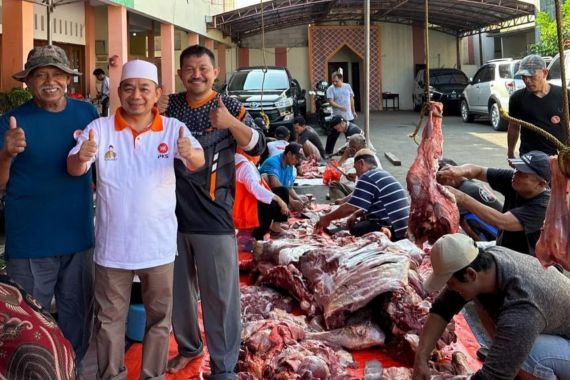 PKS Menebar 1,8 Juta Paket Kurban, Jazuli Juwaini: Ini untuk Membahagiakan Rakyat - JPNN.COM