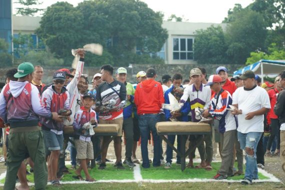 Ganjar Muda Padjajaran Gelar Lomba Burung Merpati di Buah Batu - JPNN.COM