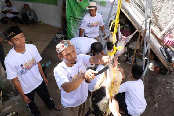 Ganjar Sejati Adakan Pelatihan Menyembelih Hewan Kurban di Bandung - JPNN.COM