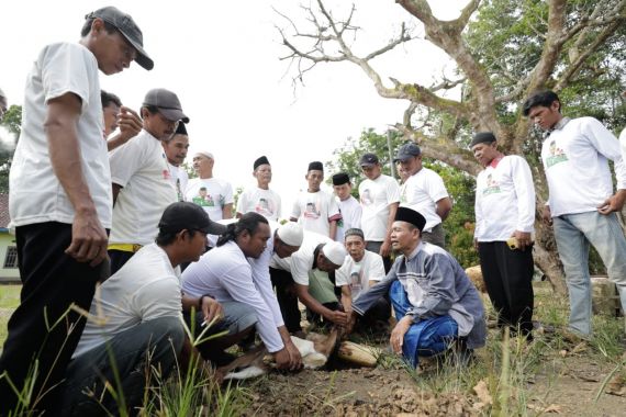 Wong Kito Ganjar Edukasi Masyarakat OKI Tata Cara Penyembelihan Hewan Kurban - JPNN.COM