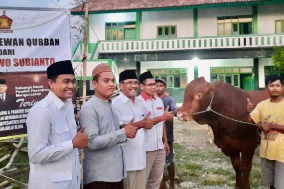 Prabowo Salurkan Hewan Kurban ke Jateng, Diterima Habib Luthfi hingga Gus Baha - JPNN.COM