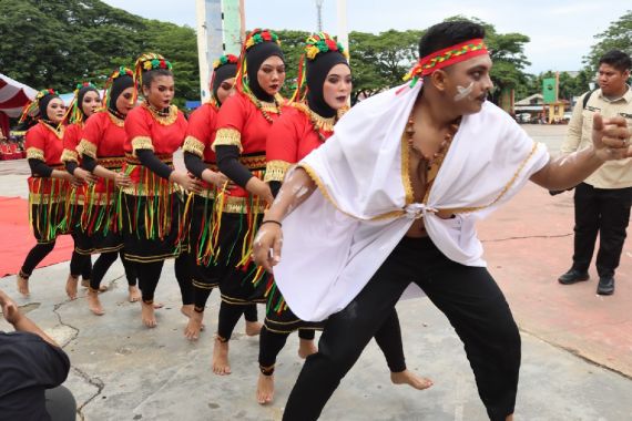 Perayaan HUT Bhayangkara di Inhu Dimeriahkan Pagelaran Ragam Budaya - JPNN.COM