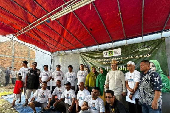 UMKM Sahabat Sandi Gelar Kurban Bareng Warga Bekasi Timur dan Selatan - JPNN.COM