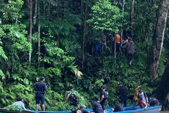 Tentara dan Polisi Menyisir Hutan Untuk Cari OTK yang Menyerang Warga di Halteng - JPNN.COM