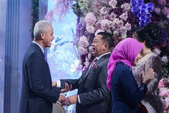 Ganjar Pranowo Hingga Ketua Umum Parpol Hadiri Resepsi Pernikahan Putri Bamsoet - JPNN.COM
