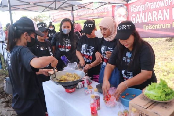 Sukarelawan Buruh Pendukung Ganjar Gelar Lomba Masak & Senam Ceria Bareng Pekerja di Tegal Raya - JPNN.COM