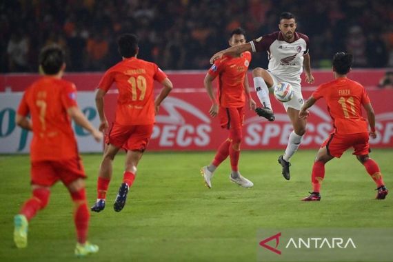 Imbang Lawan Persija, Bernardo Tavares Pertanyakan Aturan Wasit di Liga Indonesia - JPNN.COM