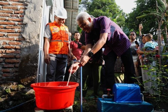 Ganjar Pranowo Gratiskan Biaya Air Bersih untuk Ringankan Beban Warga - JPNN.COM