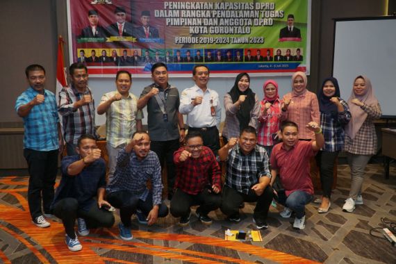 Tingkatkan Kapasitas DPRD Gorontalo, Kepala BSKDN: Mari Bekerja Sama Bentuk Ekosistem Inovasi - JPNN.COM