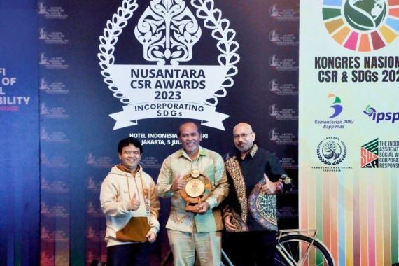 Komitmen Membangun Kualitas Hidup Masyarakat, Indra Karya Raih NCSR Award 2023 - JPNN.COM