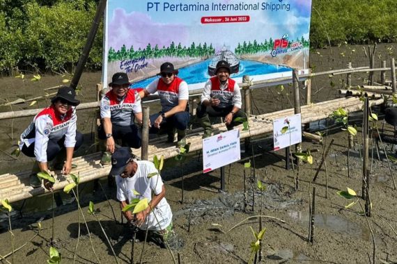 PIS Lakukan Penanaman 1.000 Mangrove di Makassar - JPNN.COM