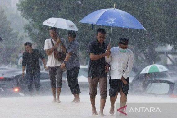 Prakiraan Cuaca Hari Ini BMKG, Hujan Lebat Berpotensi Melanda Wilayah Berikut - JPNN.COM