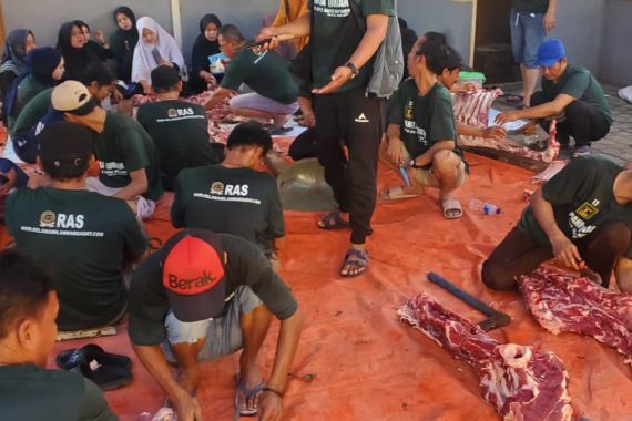 HW Group Donasikan 42 Ekor Hewan Kurban Ke Berbagai Daerah - JPNN.COM