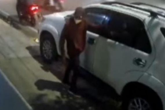 Pencurian di Sukabumi Ini Terekam CCTV, Pelaku Siap-Siap Ya - JPNN.COM