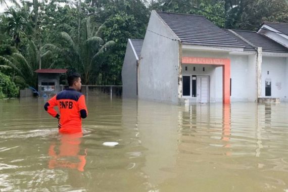 Selain Banjir, Longsor juga Terjadi di Pangandaran - JPNN.COM