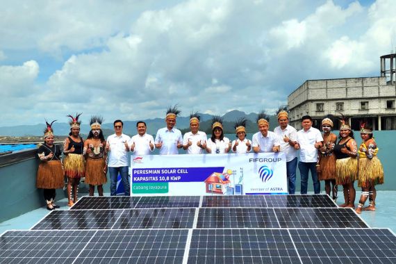 Dukung Masa Depan Hijau di Tanah Papua, FIFGroup Resmikan Solar Panel di Kantor Cabang Jayapura - JPNN.COM