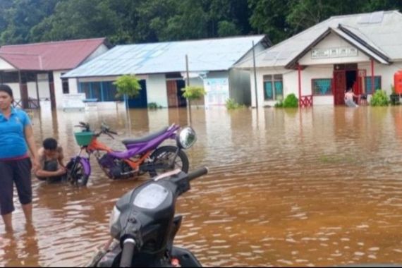 BPBD Kalbar Terus Memonitor Banjir dan Longsor di Kapuas Hulu, Masyarakat Diminta tetap Tenang - JPNN.COM
