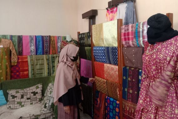 Mengenal Songket Palembang, Dari Sejarah Hingga Ragam Jenisnya - JPNN.COM