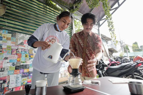 Pemuda Ganjar Adakan Pelatihan Barista Untuk Buka Peluang Kerja dan Usaha - JPNN.COM