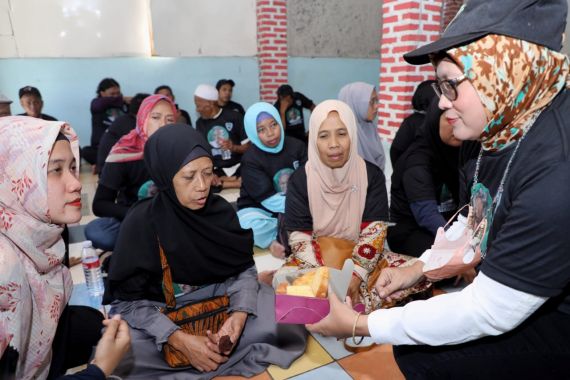 Kowarteg Ganjar Gelar Pelatihan Membuat Kue Kukus di Jakarta Timur - JPNN.COM