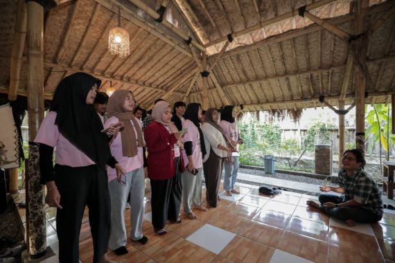 Srikandi Ganjar Gelar Pelatihan Vokal untuk Asah Bakat Milenial di Cirebon - JPNN.COM