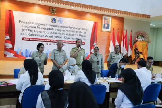 Alhamdulillah, Perjanjian Kerja Ribuan Guru PPPK Jakarta Utara-Kepulauan Seribu Diperpanjang - JPNN.COM