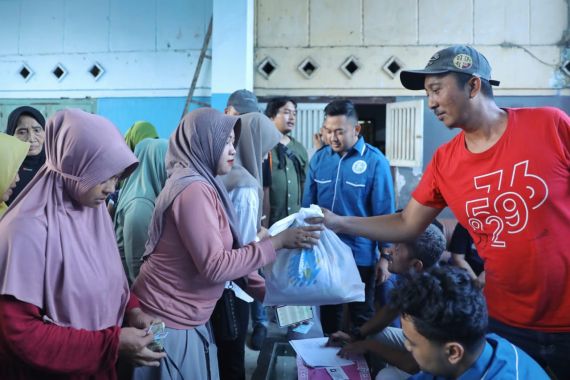 Sukarelawan Sandiaga Gandeng Gekrafs Jember Gelar Bazar Sembako Murah - JPNN.COM