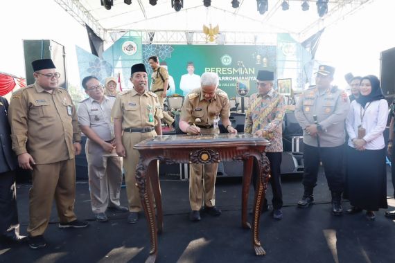 Ganjar Dorong Lulusan SMK Menjadi Tenaga Kerja Terampil dan Berdaya Saing - JPNN.COM