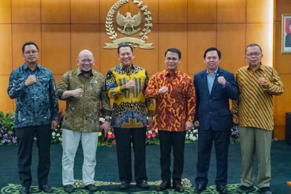 Bamsoet Sampaikan Hasil Rapat Konsultasi Pimpinan MPR RI dan DPD RI Tentang Persiapan Sidang Tahunan - JPNN.COM