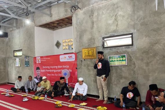 Ganjar Milenial Beri Bantuan Material untuk Pembangunan Musala di Bogor - JPNN.COM