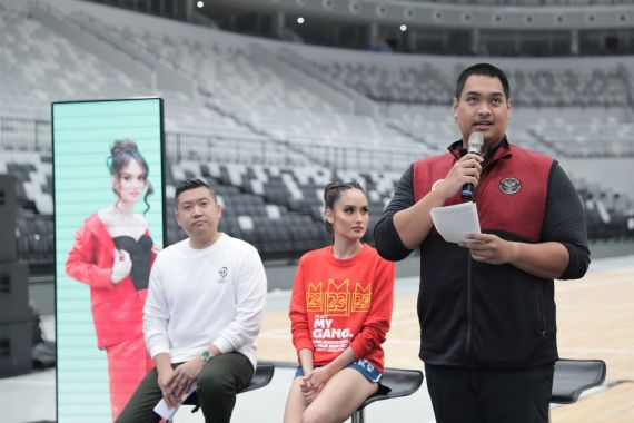 Cinta Laura Dampingi Menpora Dito Umumkan FIBA World Cup 2023 - JPNN.COM