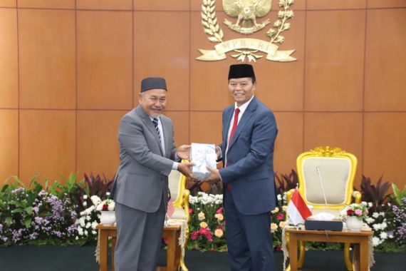 Terima Delegasi Pimpinan PAS, HNW: Untuk Perkuat Hubungan Indonesia-Malaysia - JPNN.COM