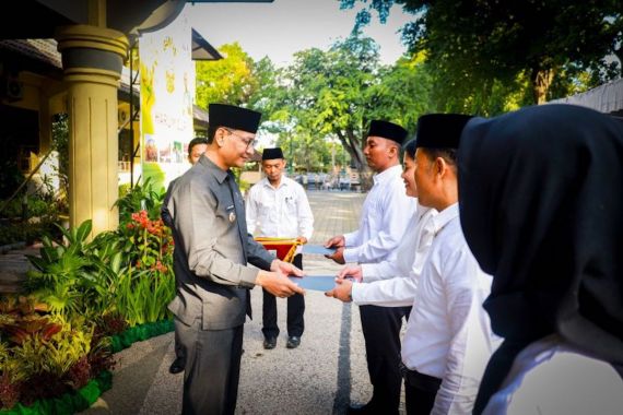 Mohan Roliskana Minta PPPK Bersyukur dan Berbesar Hati - JPNN.COM