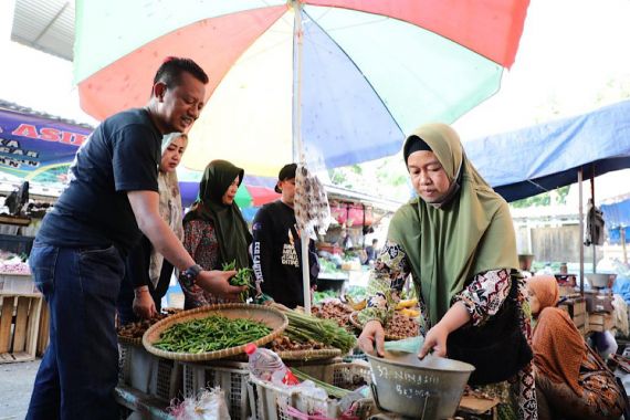 Ganjaran Buruh Berjuang Adakan Gerebek Pasar di Tegal - JPNN.COM