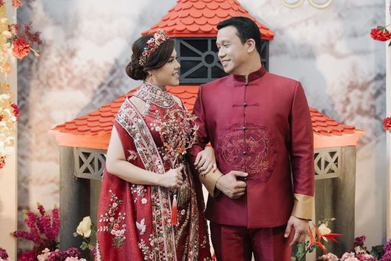 Menikah Hanya Dihadiri Keluarga Inti, Tina Toon Minta Maaf - JPNN.COM