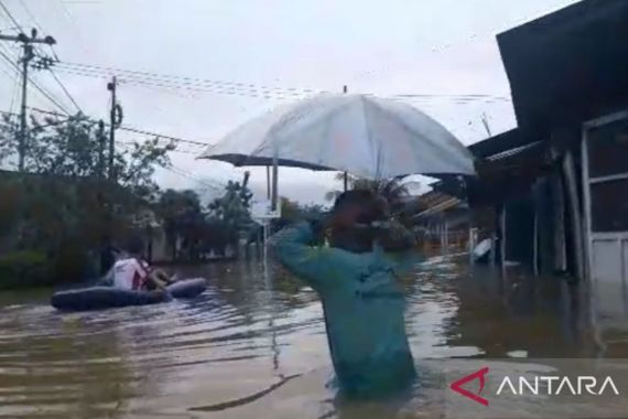 Banjir dan Longsor Melanda 3 Daerah di Sumbar, 2 Warga belum Ditemukan - JPNN.COM