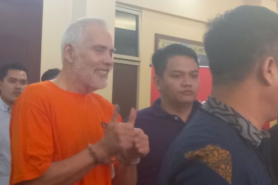 Pierre Gruno Sudah Berbaju Tahanan, Tangannya Diborgol, AKBP Irwandhy Beri Penjelasan - JPNN.COM