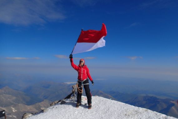 Bawa Misi Pemberdayaan Perempuan, Putri Handayani Persiapkan Ekspedisi The Explorer’s Grand Slam - JPNN.COM