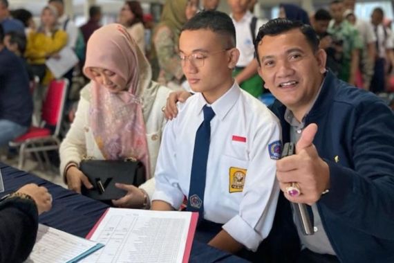 Cerita Mantan Kadisdik Jabar Pilih Menyekolahkan Anak di SMA swasta - JPNN.COM