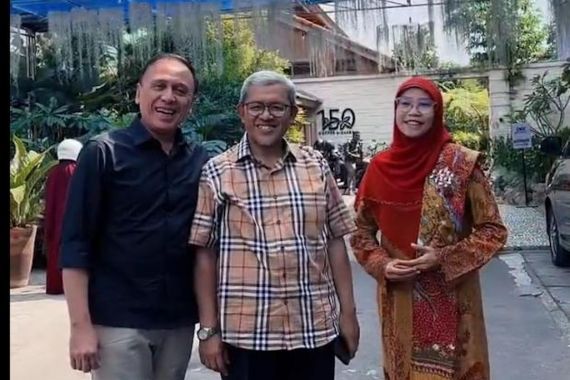 Jalin Silaturahmi dengan Kang Aher, Iwan Bule Terlihat Semringah - JPNN.COM