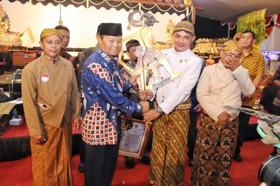 Nobar Wayang Kulit Lakon Bimo Bangkit, HNW Apresiasi Keterlibatan Generasi Milenial - JPNN.COM