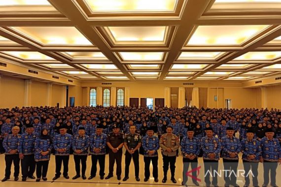 Melantik 965 Guru Honorer jadi PPPK, Imron: Tingkatkan Kemampuan SDM Peserta Didik - JPNN.COM