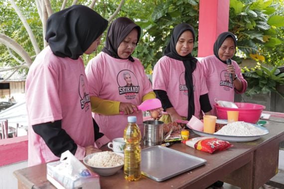 Srikandi Ganjar Adakan Pelatihan Pembuatan Kue Bagea di Donggala - JPNN.COM