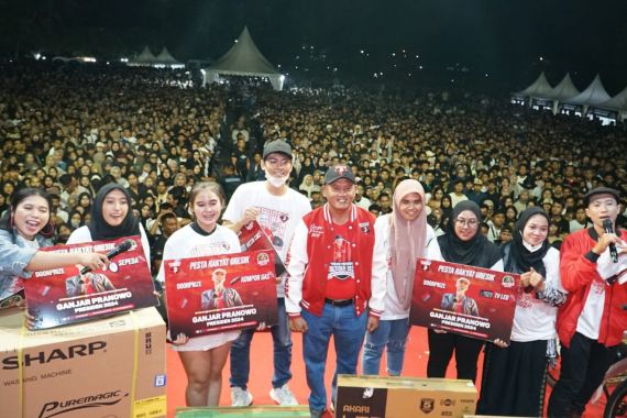 Bertabur Bintang, Pesta Rakyat Ganjar Pranowo di Gresik Sukses Hibur Masyarakat - JPNN.COM