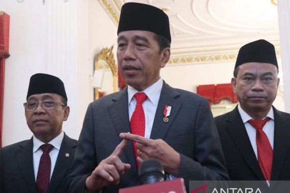 Apakah Jokowi Sudah Berkomunikasi dengan NasDem untuk Mengganti Johnny G Plate? - JPNN.COM