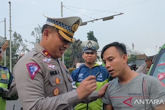 Polisi Tes Para Sopir Angkot, Ada yang Terdeteksi Begini - JPNN.COM