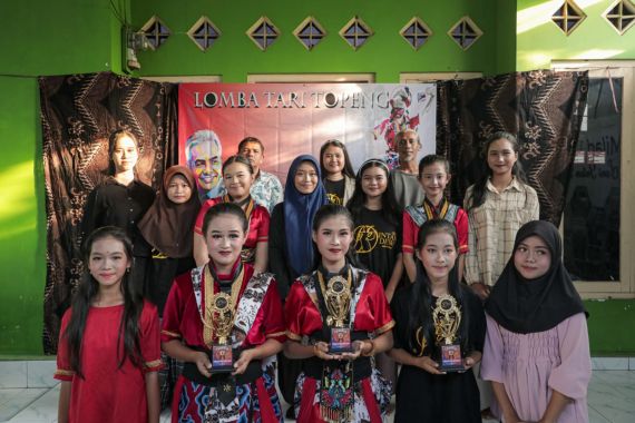 Ganjar Sejati Gelar Lomba Tari Topeng Bersama Gen Z dan Milenial di Cirebon - JPNN.COM