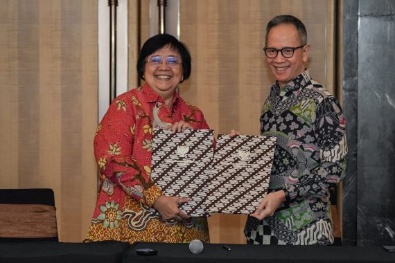 Menteri LHK Siti Nurbaya dan Ketua OJK Mahendra Mantapkan Penyiapan Bursa Karbon - JPNN.COM
